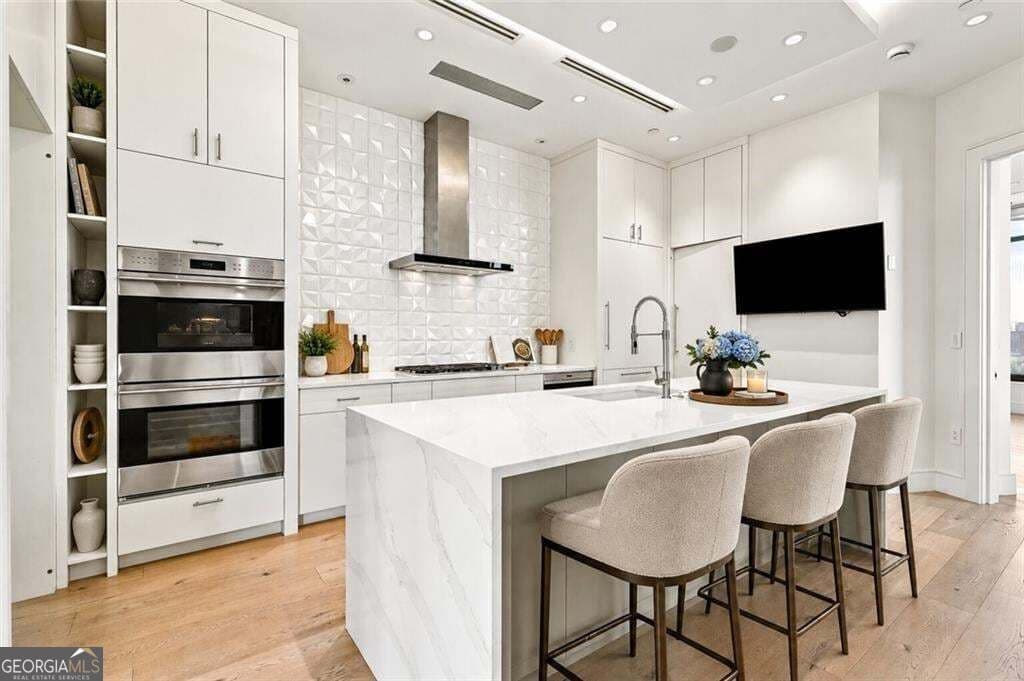 3 bedroom, 3.5 bathroom condominium for sale at 3376 Peachtree Road 34A, Atlanta, GA 30326 — photo 9