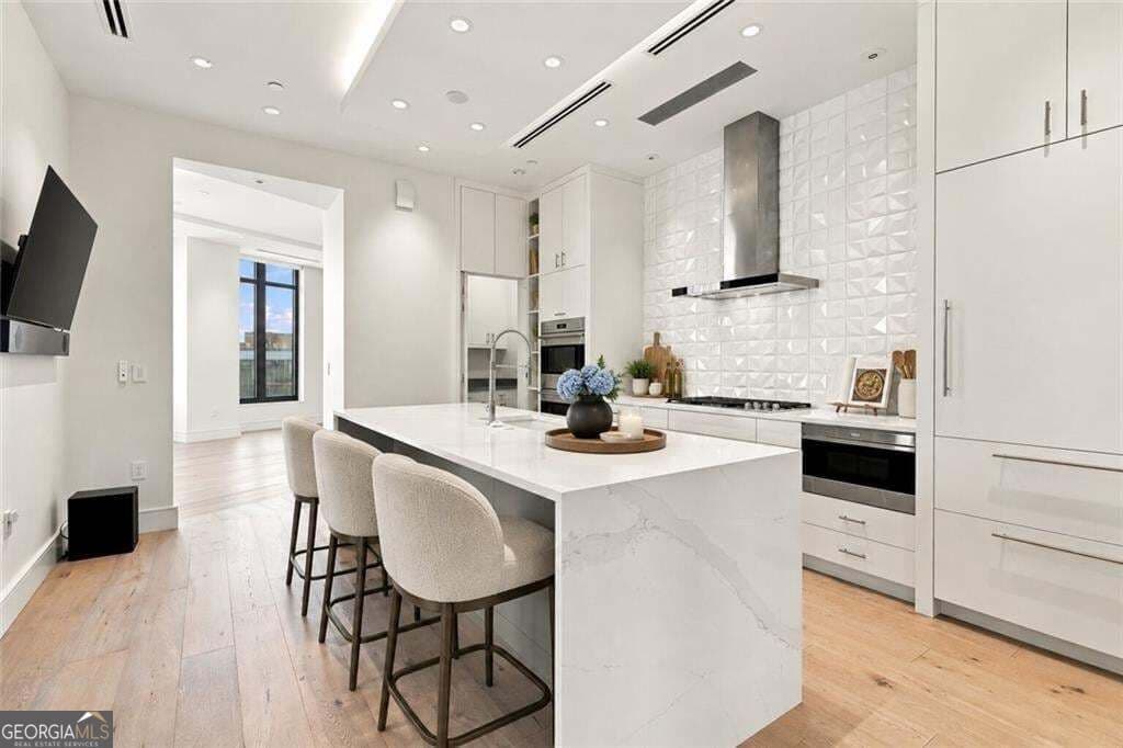 3 bedroom, 3.5 bathroom condominium for sale at 3376 Peachtree Road 34A, Atlanta, GA 30326 — photo 10