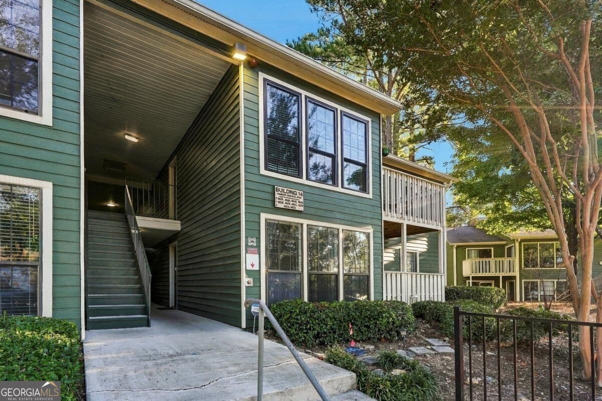 1 bedroom, 1 bathroom condominium for sale at 4628 Vinings Central Run 126, Atlanta, GA 30339 — photo 2