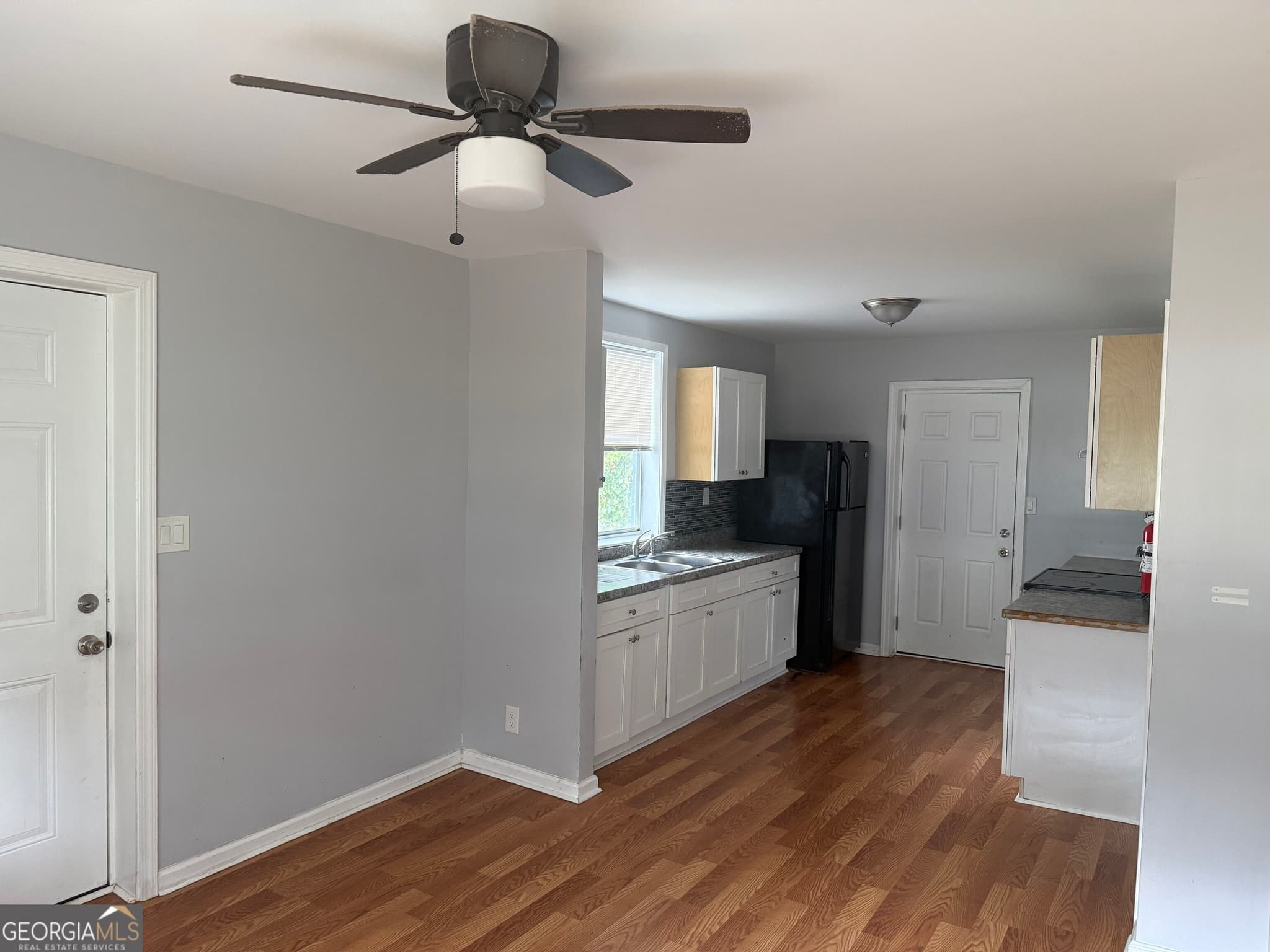 3 bedroom, 2 bathroom, 976 sq ft single family residence for sale at 2557 Loghaven Drive, Atlanta, GA 30318 — photo 6