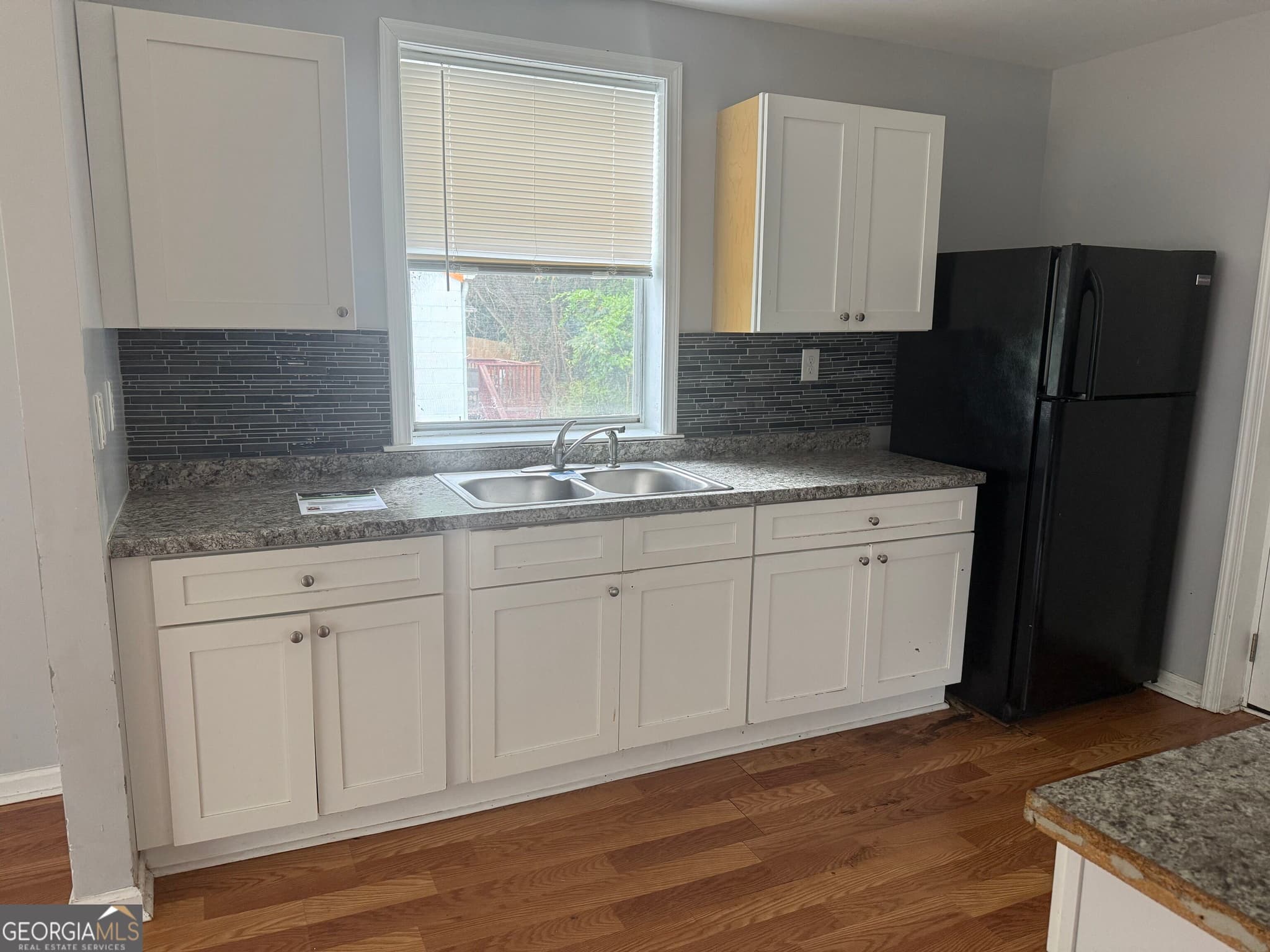 3 bedroom, 2 bathroom, 976 sq ft single family residence for sale at 2557 Loghaven Drive, Atlanta, GA 30318 — photo 7