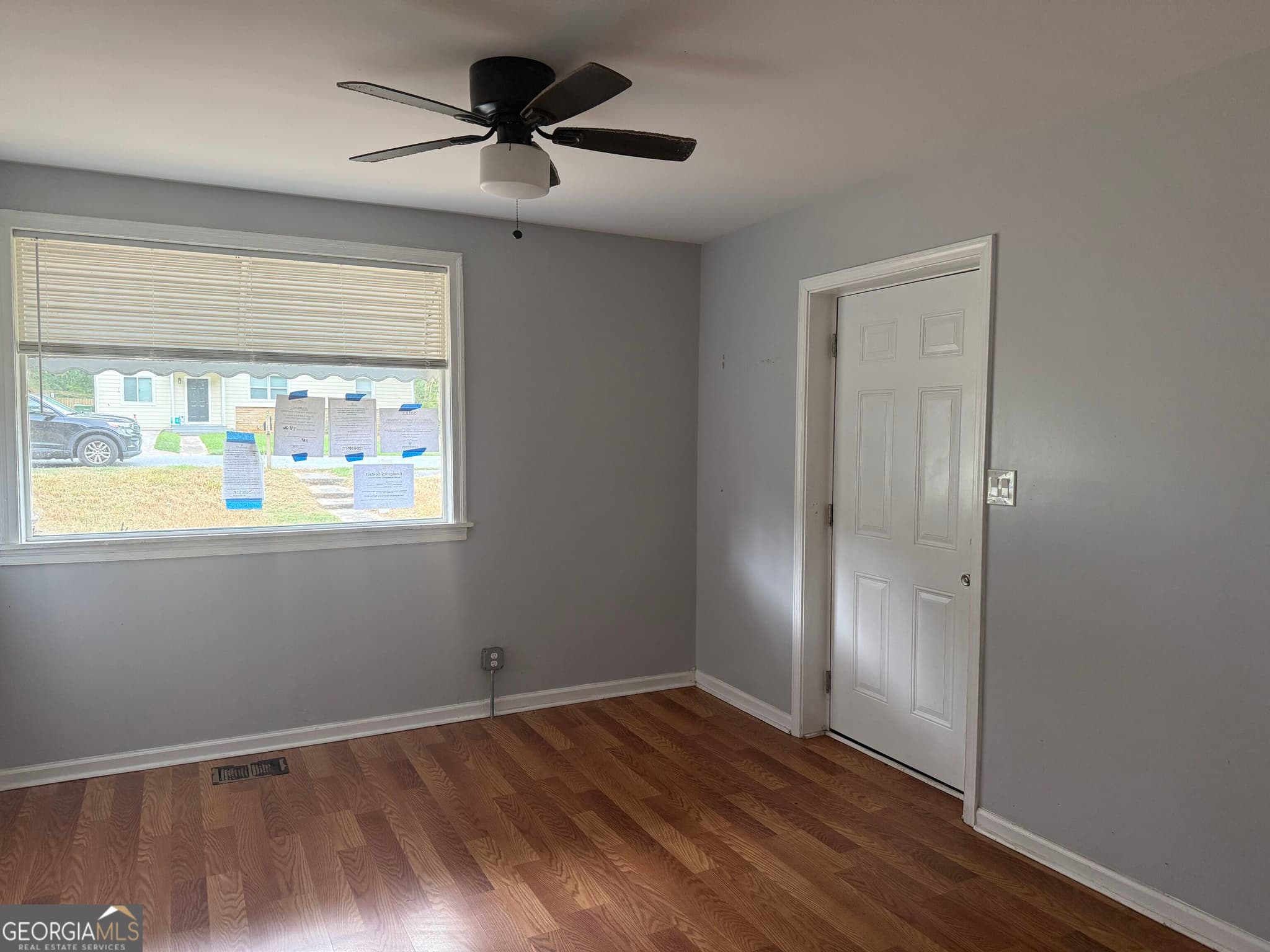 3 bedroom, 2 bathroom, 976 sq ft single family residence for sale at 2557 Loghaven Drive, Atlanta, GA 30318 — photo 3