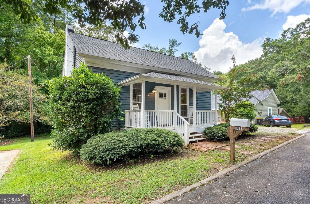 2 bedroom, 1 bathroom, 711 sq ft single family residence for sale at 88 Cole Street, Newnan, GA 30263 — photo 2