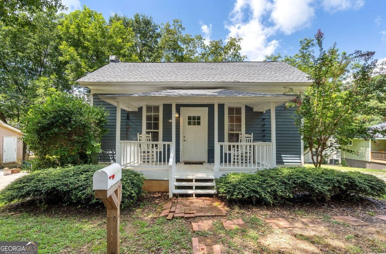 2 bedroom, 1 bathroom, 711 sq ft single family residence for sale at 88 Cole Street, Newnan, GA 30263 — photo 1 of 18