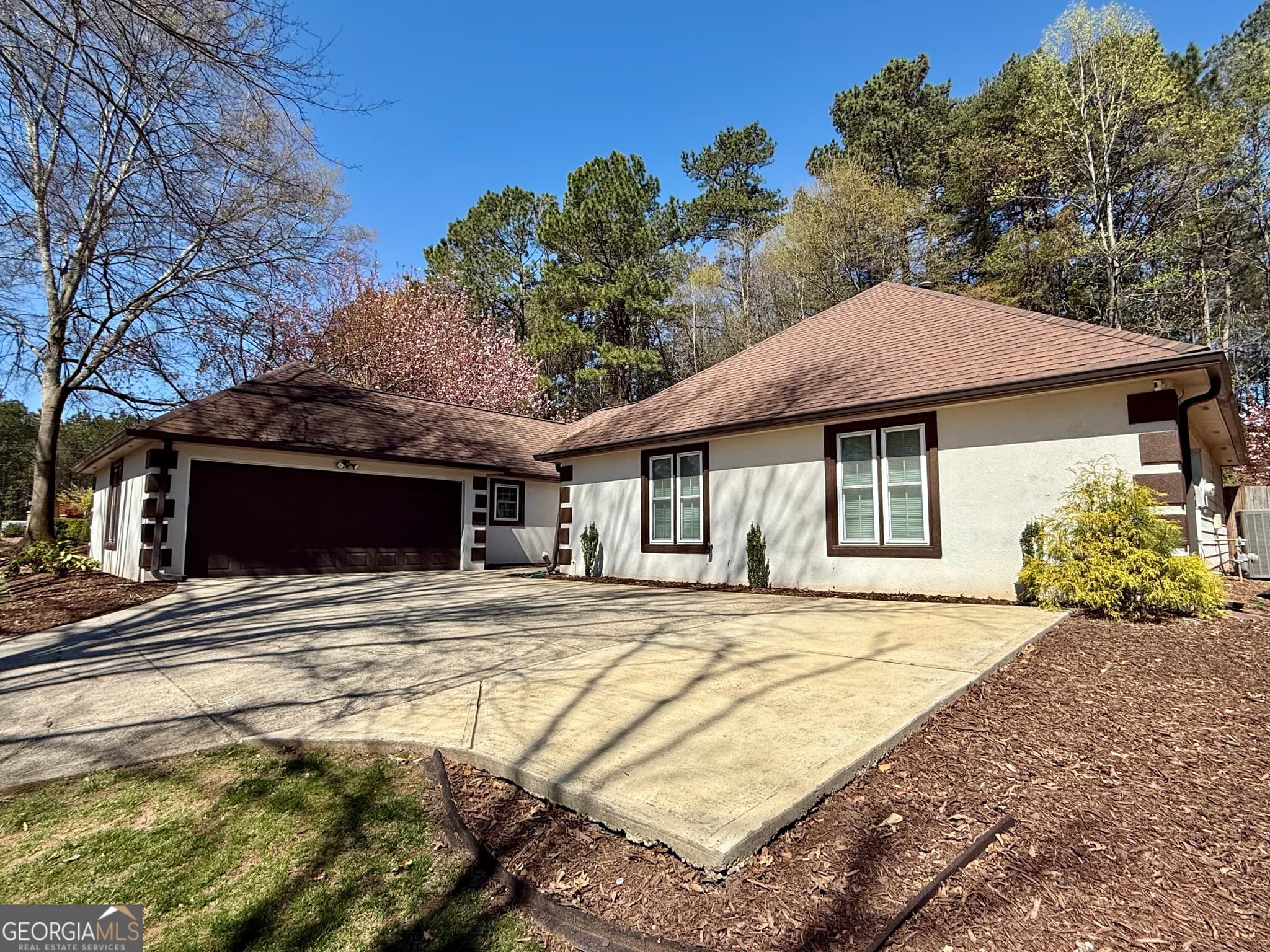 3 bedroom, 2.5 bathroom, 2,300 sq ft single family residence for rent at 410 Emerald Parkway, Sugar Hill, GA 30518 for $2,550 a month — photo 1 of 1