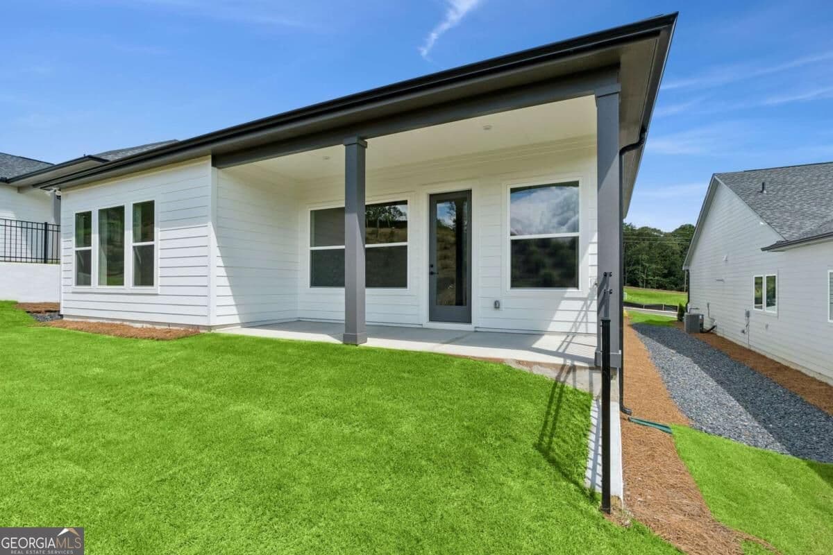 3 bedroom, 3 bathroom, 2,289 sq ft single family residence for sale at 1335 Autumn Lake Drive, Gainesville, GA 30504 — photo 2