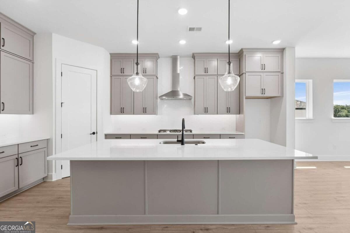 3 bedroom, 3 bathroom, 2,289 sq ft single family residence for sale at 1335 Autumn Lake Drive, Gainesville, GA 30504 — photo 6