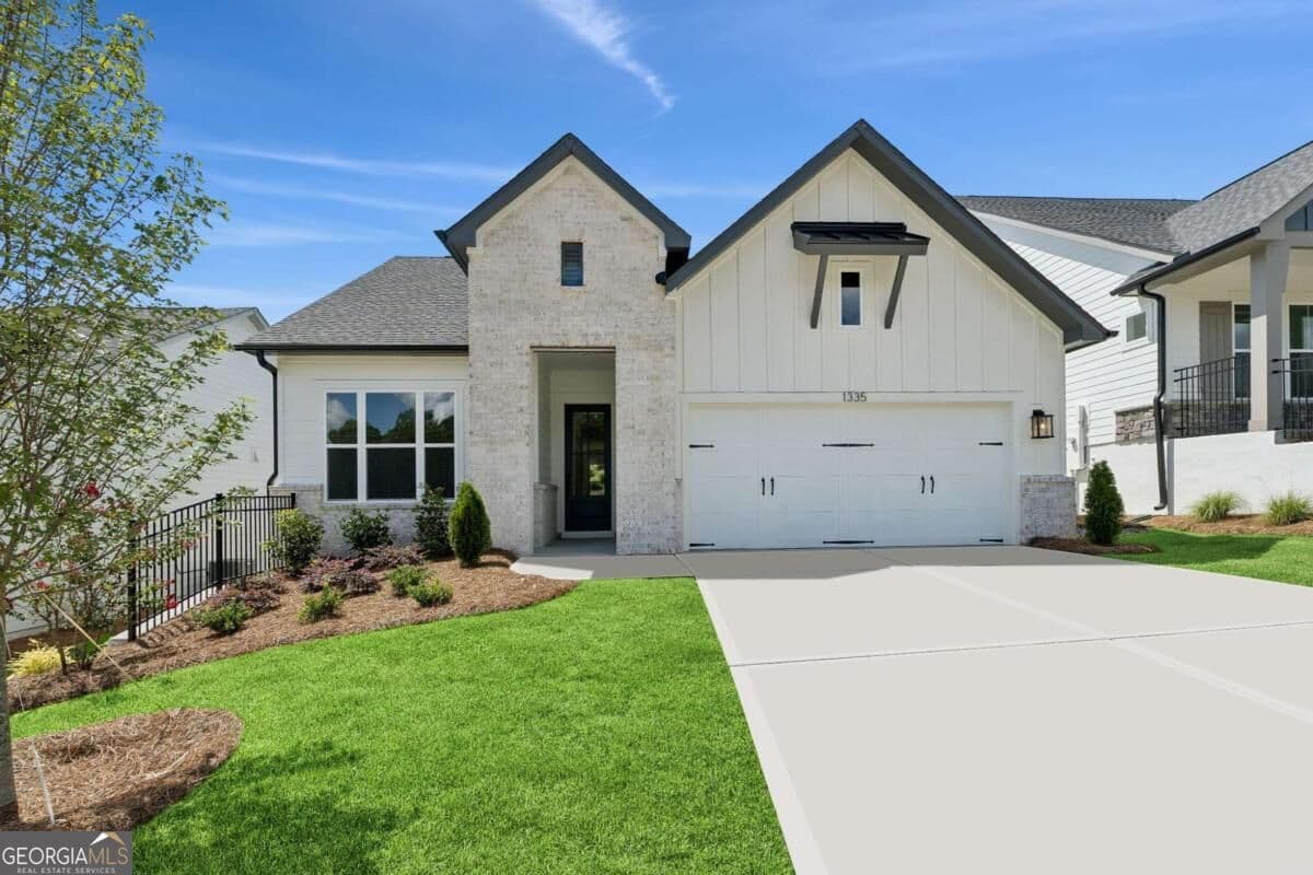 3 bedroom, 3 bathroom, 2,289 sq ft single family residence for sale at 1335 Autumn Lake Drive, Gainesville, GA 30504 — photo 1 of 22