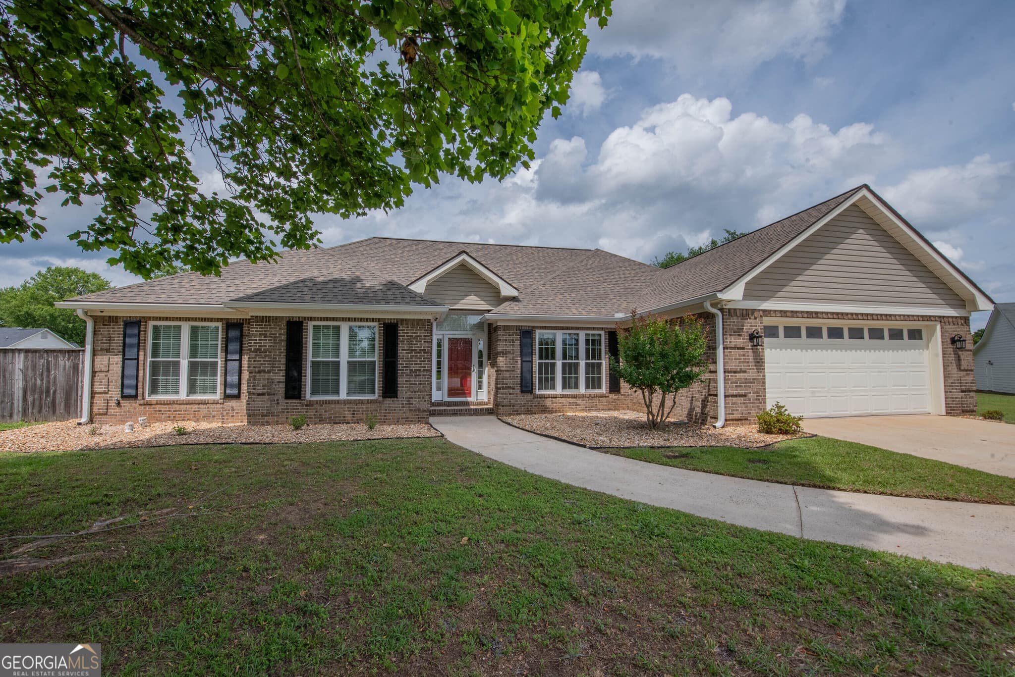 3 bedroom, 2 bathroom, 2,140 sq ft single family residence sold at 107 Blackberry Lane, Warner Robins, GA 31093