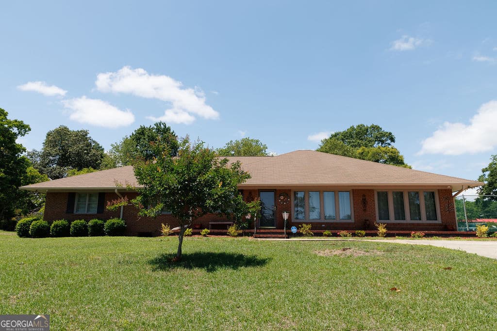 3 bedroom, 2.5 bathroom, 3,382 sq ft single family residence for sale at 211 N Broad Street, Buena Vista, GA 31803 — photo 1 of 75