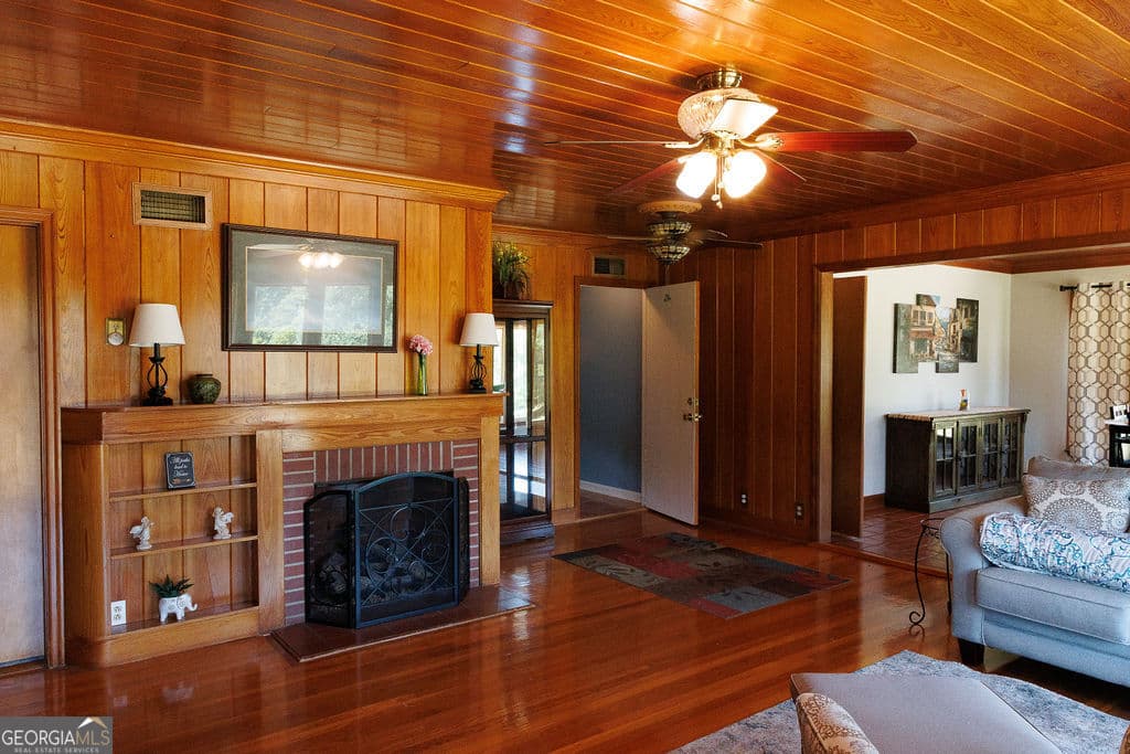 3 bedroom, 2.5 bathroom, 3,382 sq ft single family residence for sale at 211 N Broad Street, Buena Vista, GA 31803 — photo 9