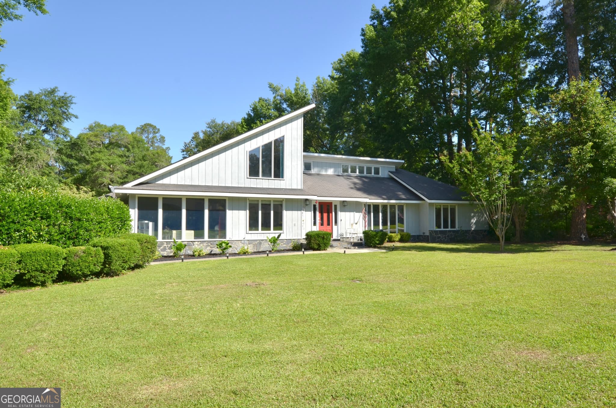 4 bedroom, 3 bathroom, 3,065 sq ft single family residence under contract at 1222 4th Avenue, Eastman, GA 31023 — photo 2