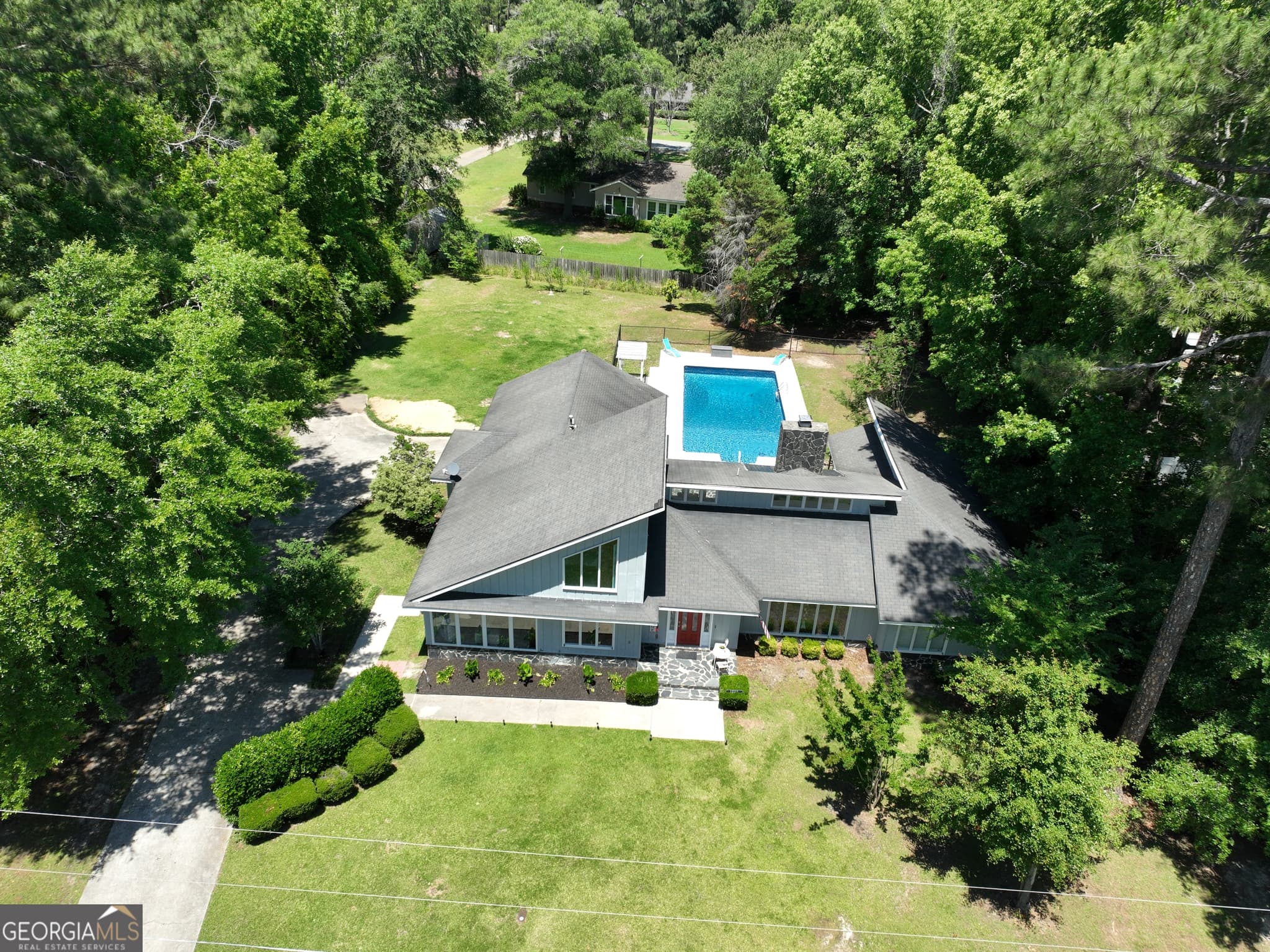 4 bedroom, 3 bathroom, 3,065 sq ft single family residence under contract at 1222 4th Avenue, Eastman, GA 31023 — photo 3