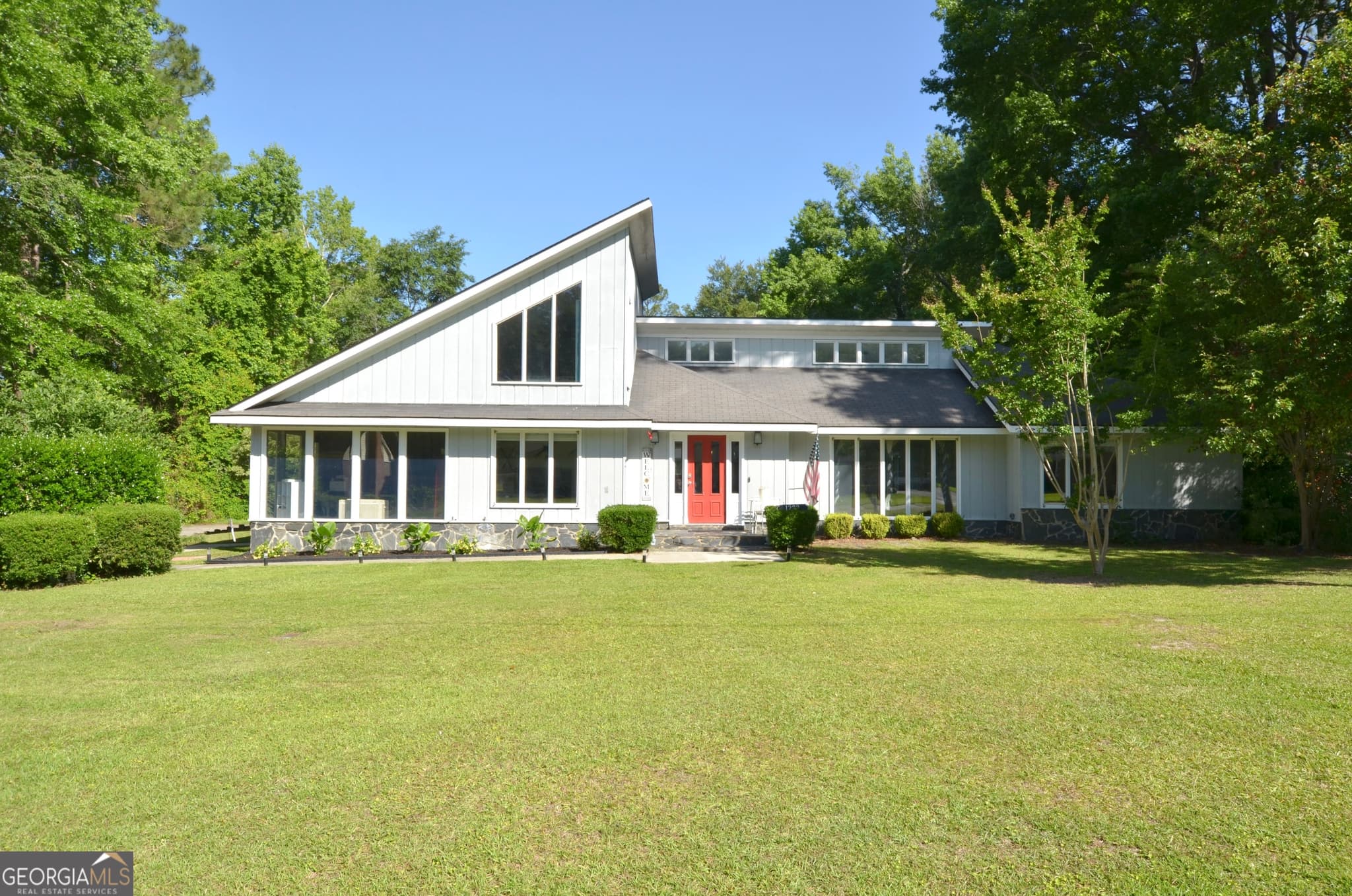 4 bedroom, 3 bathroom, 3,065 sq ft single family residence under contract at 1222 4th Avenue, Eastman, GA 31023