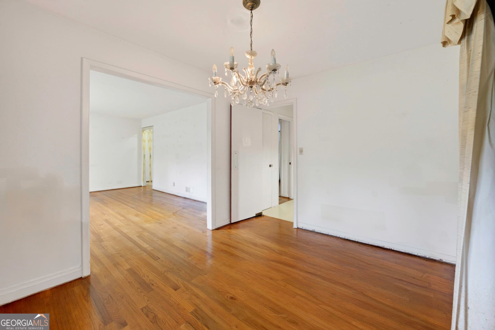 7 bedroom, 5 bathroom, 2,454 sq ft single family residence for sale at 3130 Stratford Arms Drive, Atlanta, GA 30341 — photo 6