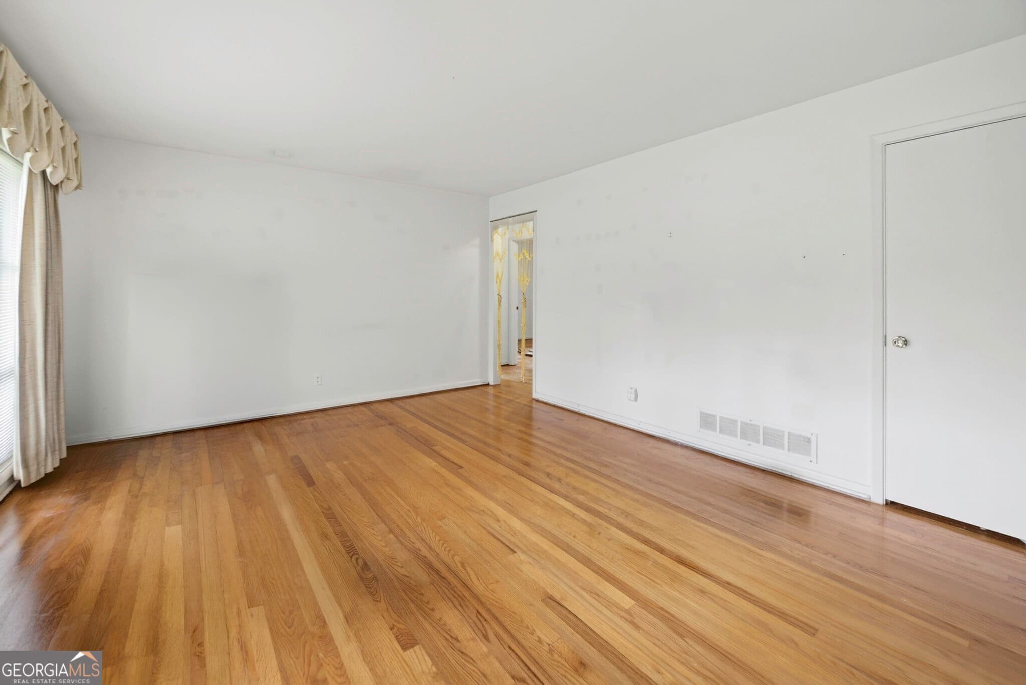 7 bedroom, 5 bathroom, 2,454 sq ft single family residence for sale at 3130 Stratford Arms Drive, Atlanta, GA 30341 — photo 5