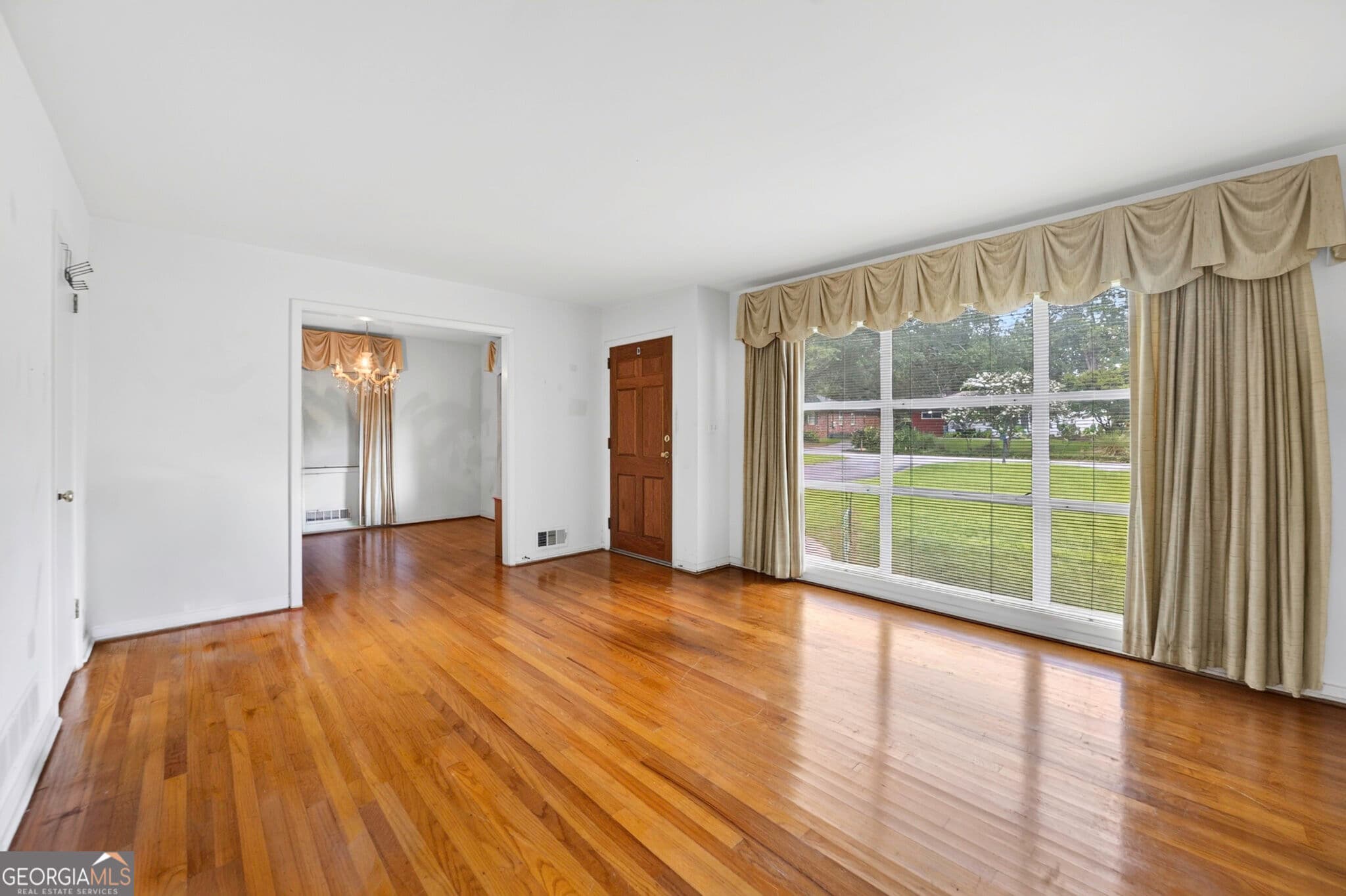7 bedroom, 5 bathroom, 2,454 sq ft single family residence for sale at 3130 Stratford Arms Drive, Atlanta, GA 30341 — photo 4