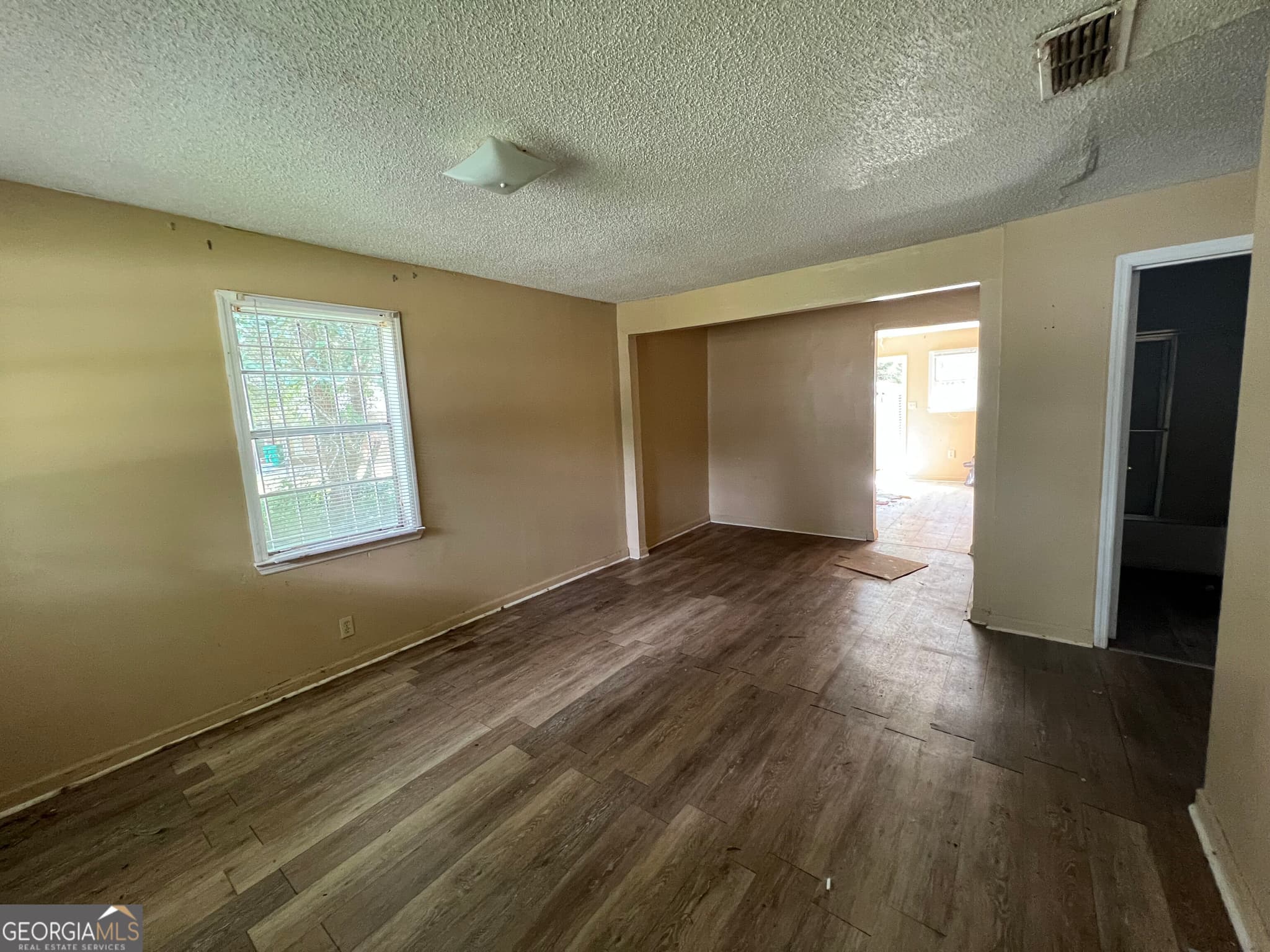 2 bedroom, 1.5 bathroom, 884 sq ft single family residence for sale at 612 Zackery Avenue, Albany, GA 31701 — photo 3