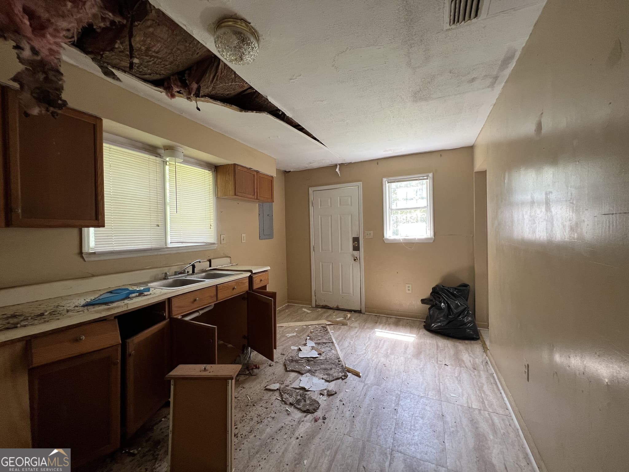 2 bedroom, 1.5 bathroom, 884 sq ft single family residence for sale at 612 Zackery Avenue, Albany, GA 31701 — photo 9