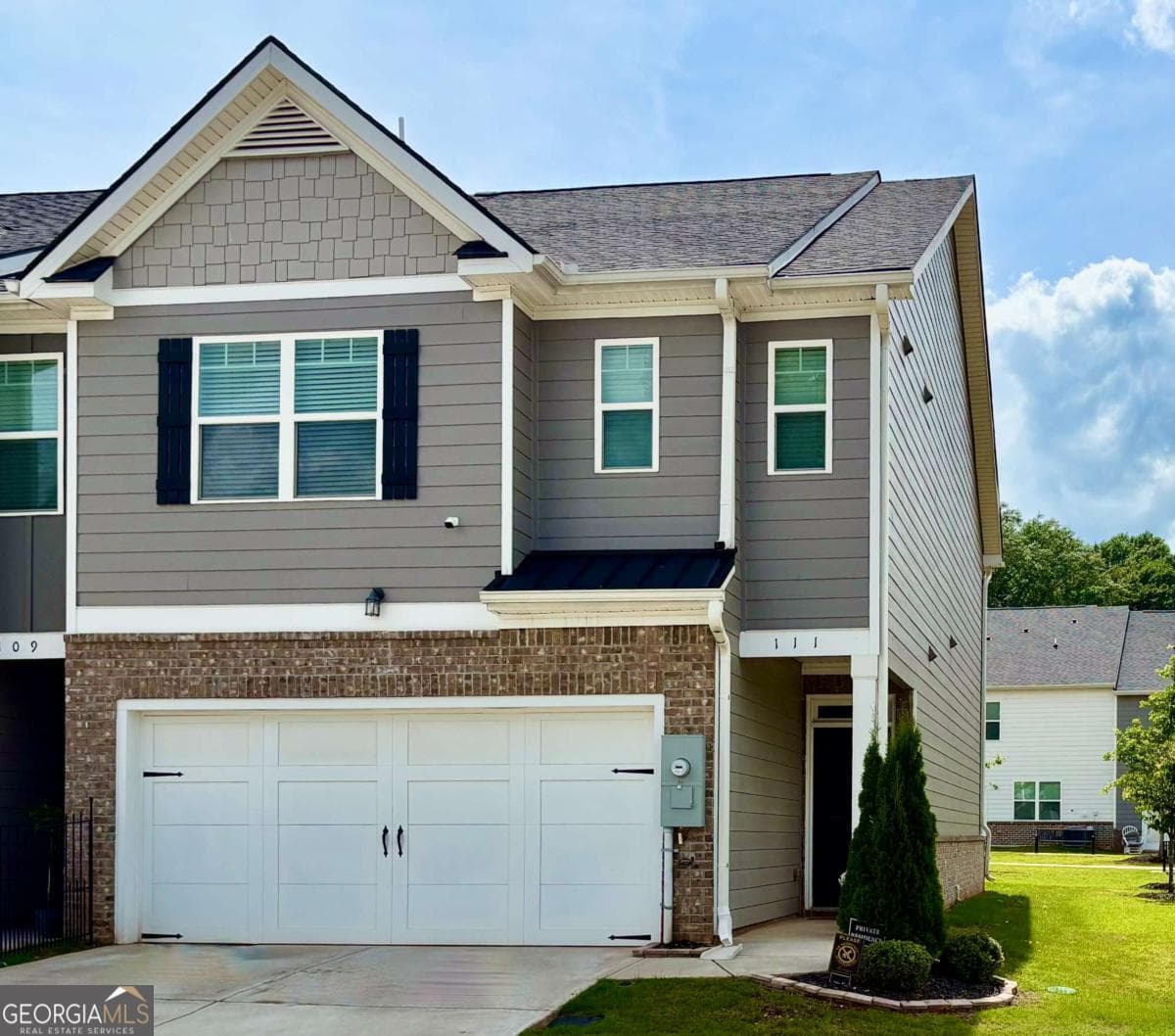 3 bedroom, 2.5 bathroom, 1,880 sq ft townhouse for sale at 111 Hampton Circle, Mcdonough, GA 30253 — photo 2