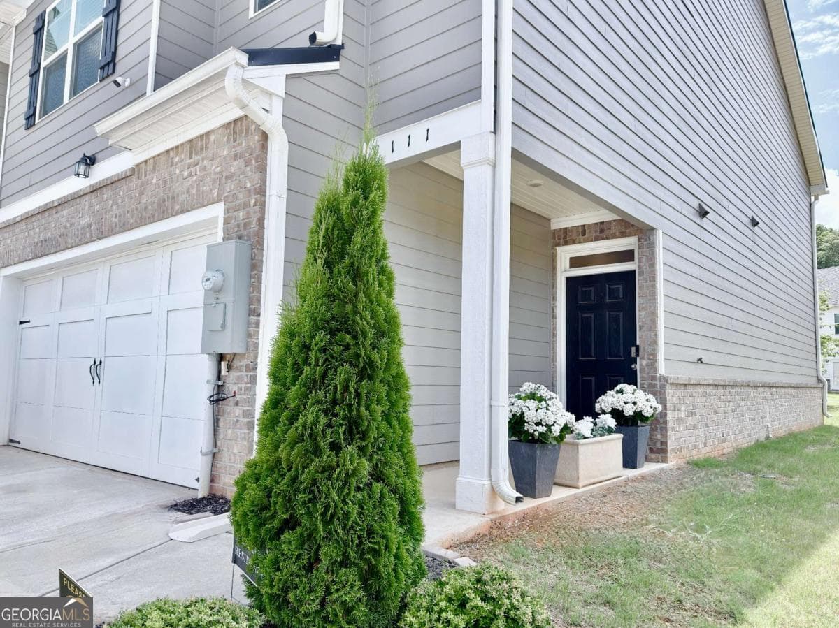 3 bedroom, 2.5 bathroom, 1,880 sq ft townhouse for sale at 111 Hampton Circle, Mcdonough, GA 30253 — photo 3
