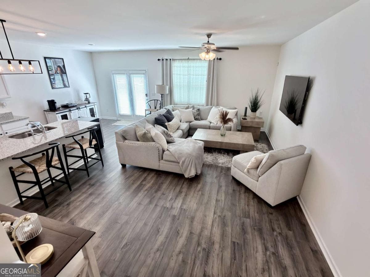 3 bedroom, 2.5 bathroom, 1,880 sq ft townhouse for sale at 111 Hampton Circle, Mcdonough, GA 30253 — photo 8