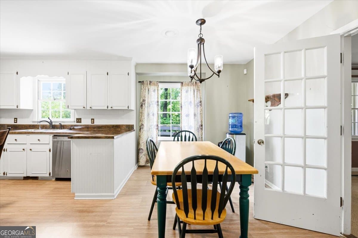 3 bedroom, 2 bathroom, 1,764 sq ft single family residence for sale at 3240 Lousie Place, Macon, GA 31204 — photo 5