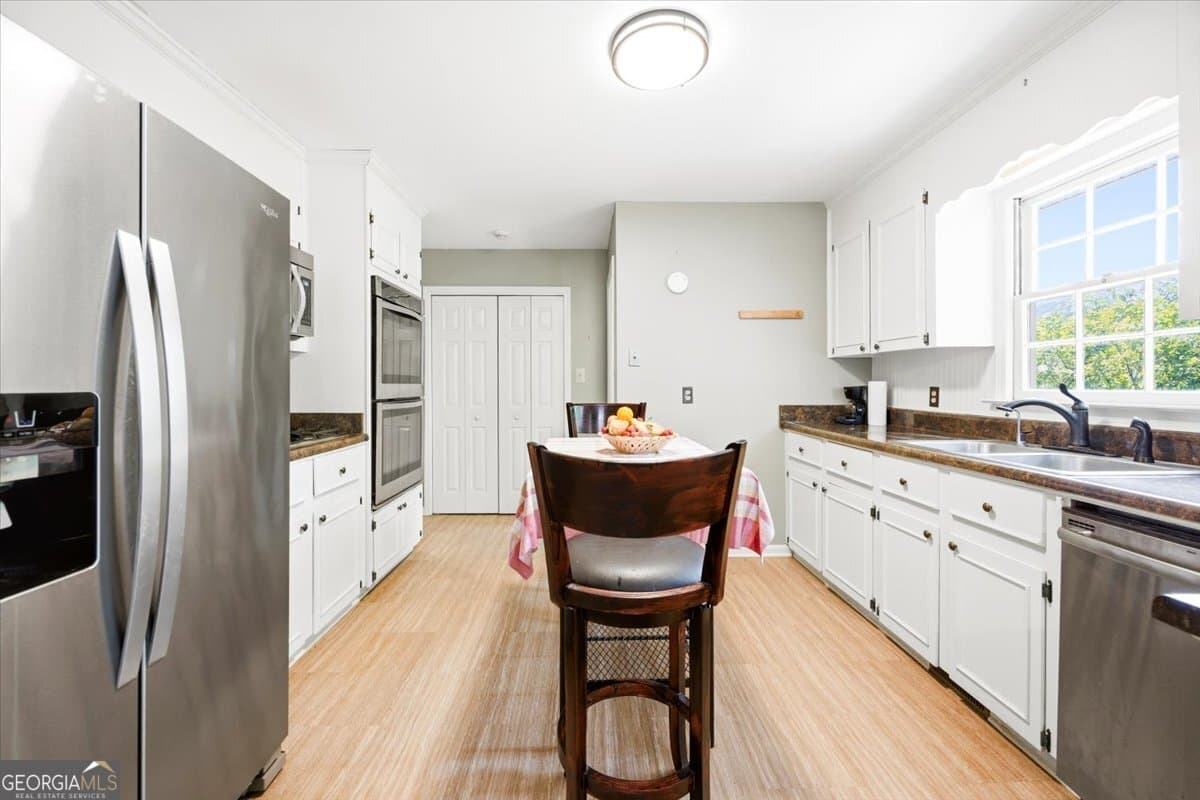 3 bedroom, 2 bathroom, 1,764 sq ft single family residence for sale at 3240 Lousie Place, Macon, GA 31204 — photo 9