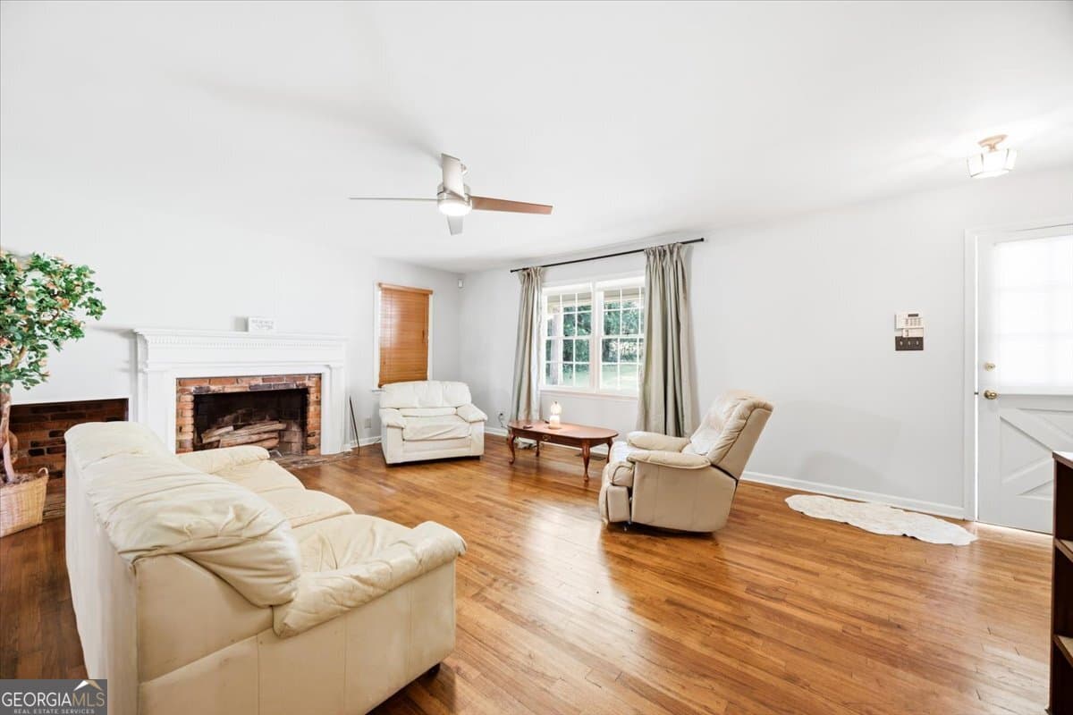 3 bedroom, 2 bathroom, 1,764 sq ft single family residence for sale at 3240 Lousie Place, Macon, GA 31204 — photo 4