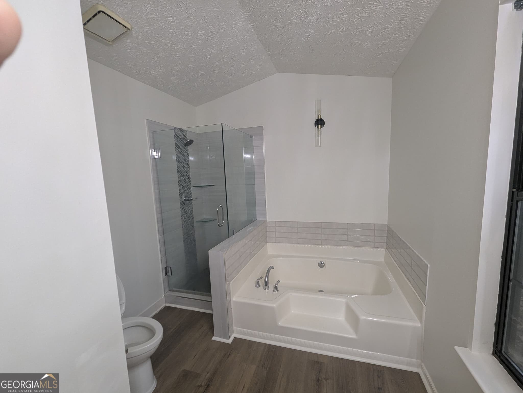 4 bedroom, 3 bathroom, 2,448 sq ft single family residence for sale at 664 River Bend Drive, Jonesboro, GA 30238 — photo 8