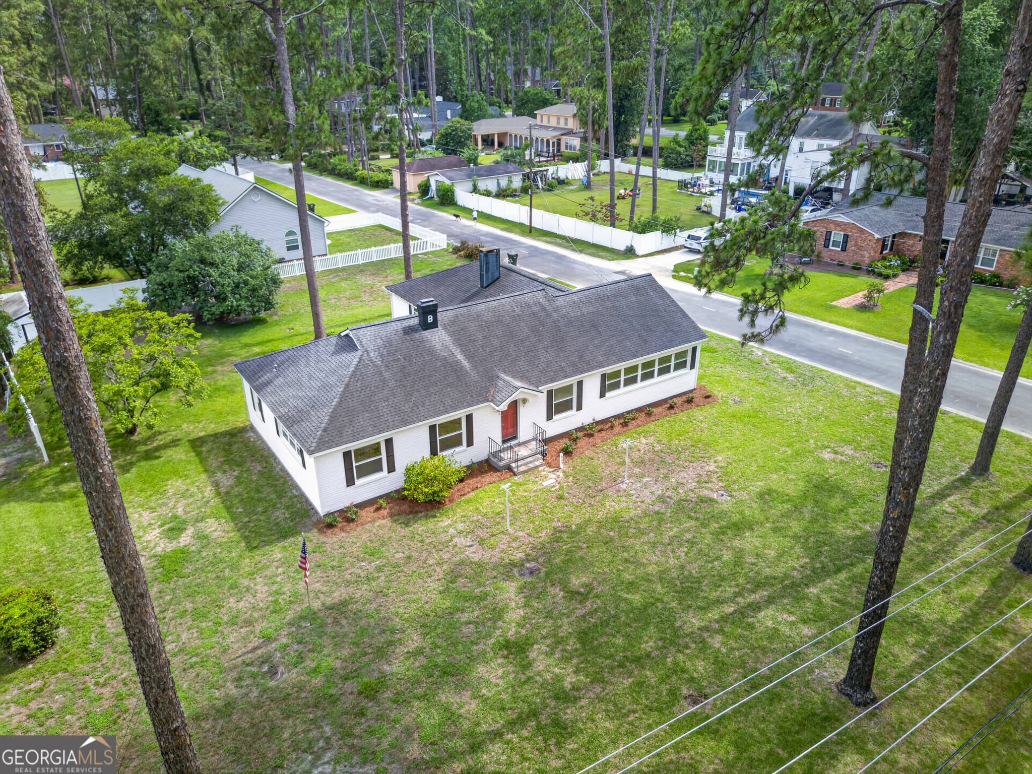 3 bedroom, 2 bathroom, 2,334 sq ft single family residence for sale at 808 Seminole Trail, Waycross, GA 31501 — photo 3