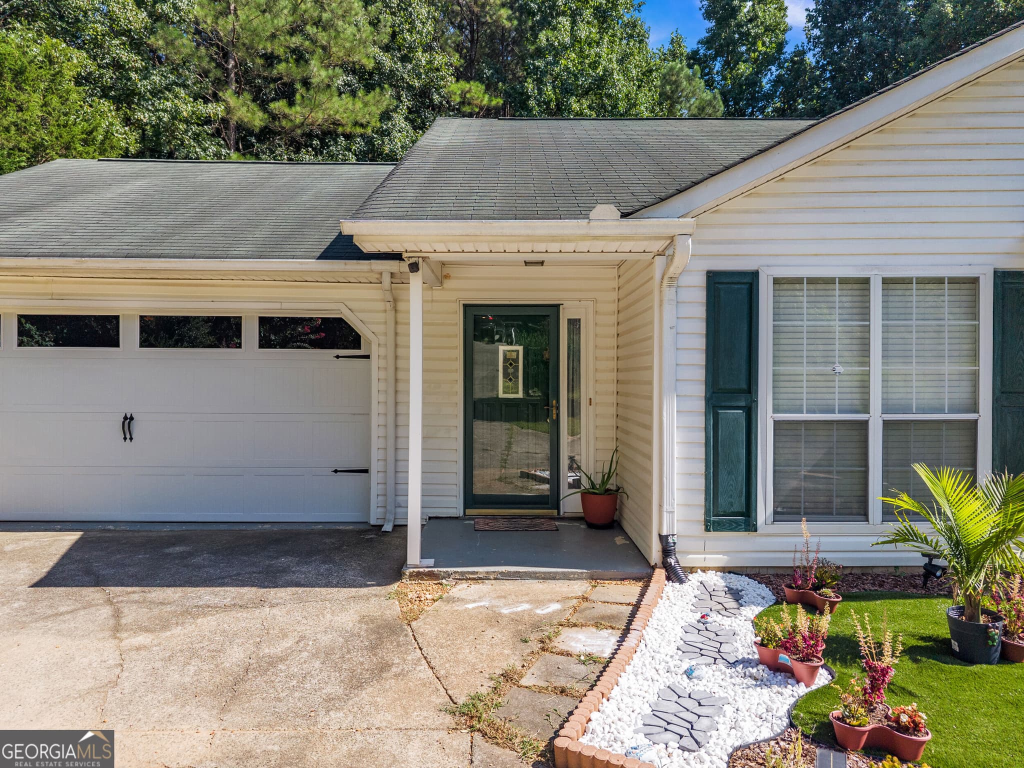 3 bedroom, 2 bathroom, 1,165 sq ft single family residence for sale at 3877 Deaton Road, Flowery Branch, GA 30542 — photo 8