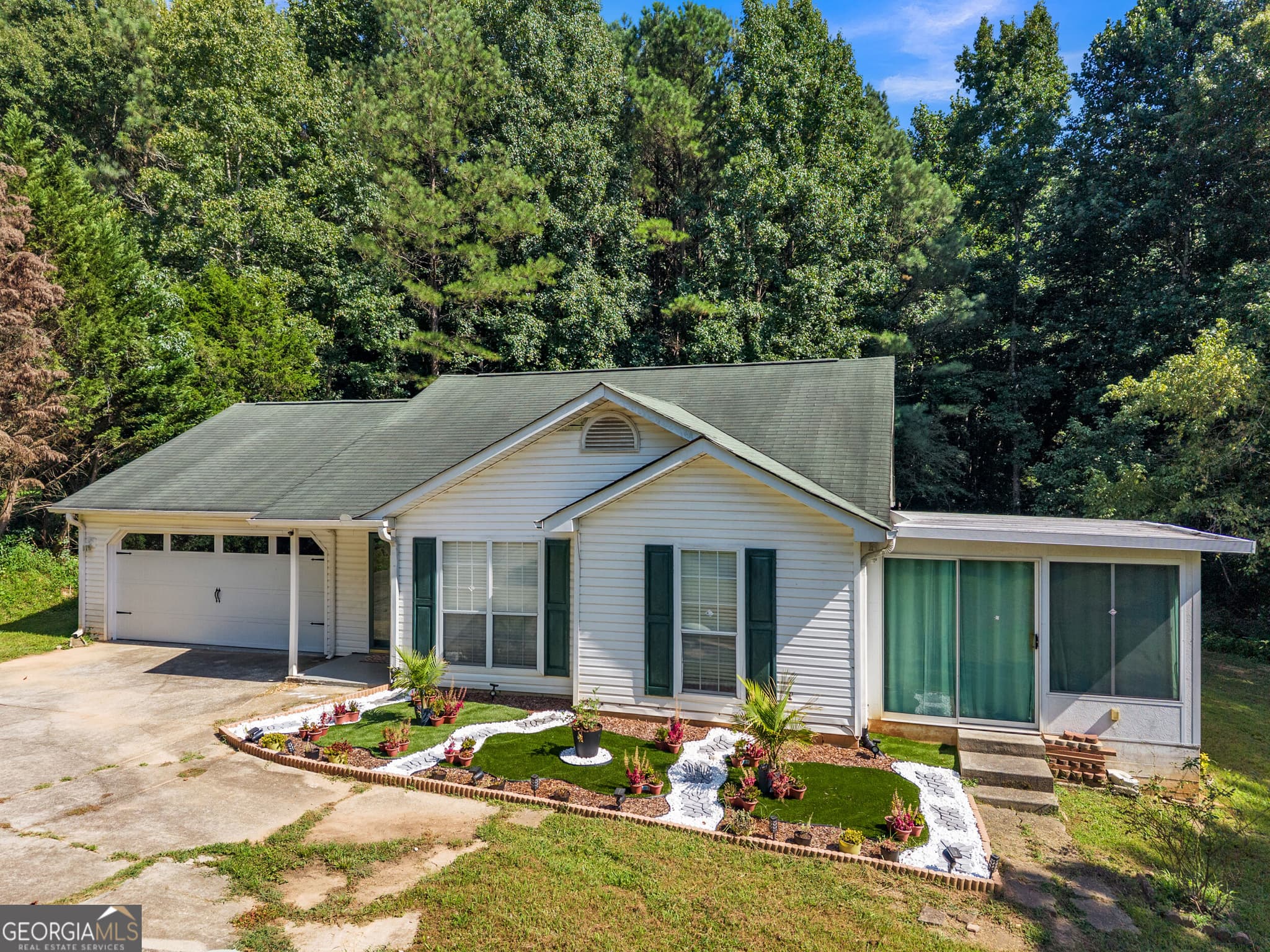 3 bedroom, 2 bathroom, 1,165 sq ft single family residence for sale at 3877 Deaton Road, Flowery Branch, GA 30542 — photo 7
