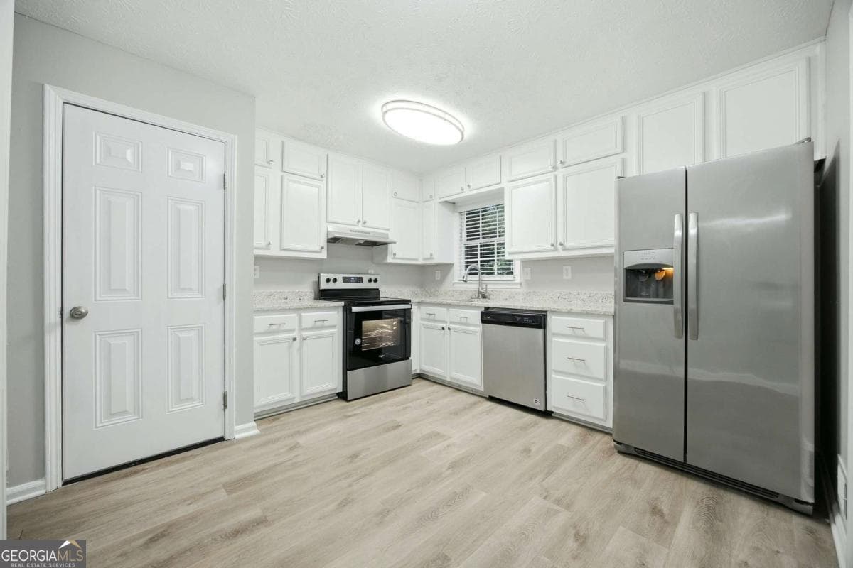 4 bedroom, 3 bathroom, 2,161 sq ft single family residence for sale at 458 Hearth Place, Lawrenceville, GA 30043 — photo 5