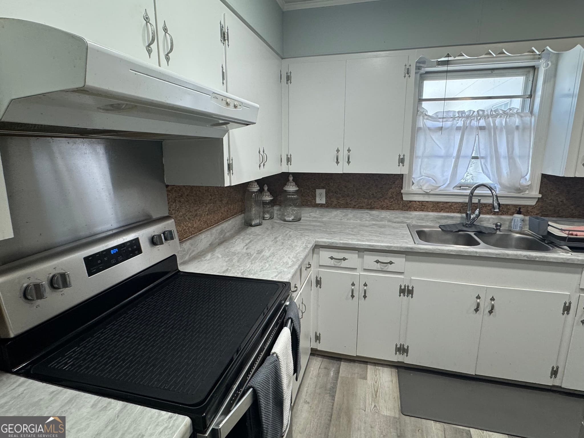 4 bedroom, 2.5 bathroom, 2,096 sq ft single family residence for sale at 76 Burkett's Ferry Road, Hazlehurst, GA 31539 — photo 8