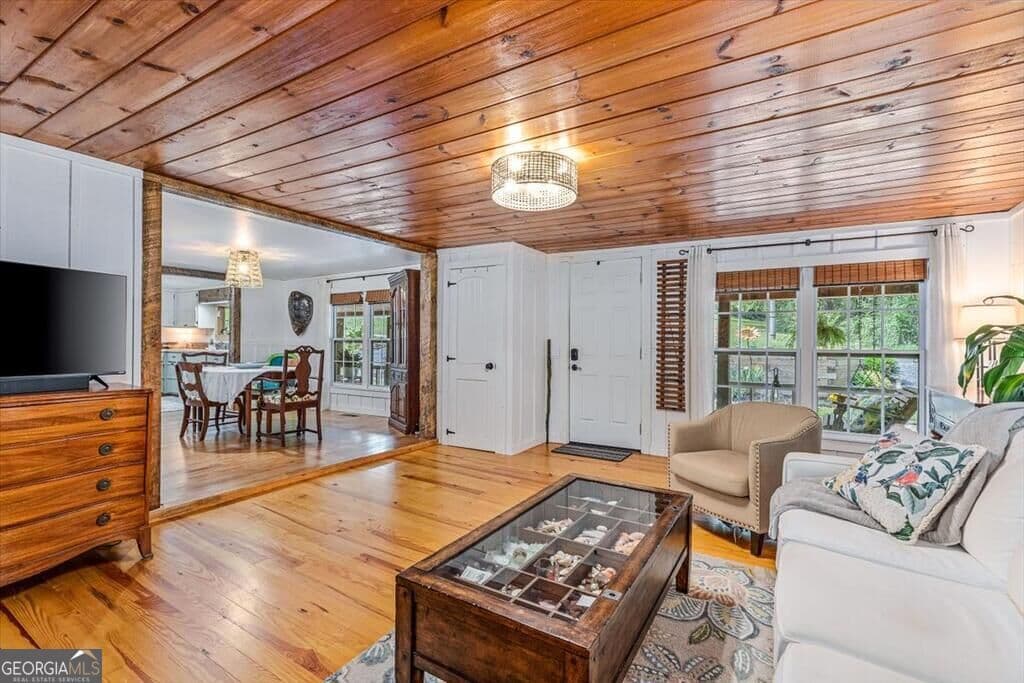 2 bedroom, 2 bathroom, 1,224 sq ft single family residence for sale at 325 Austin Street, Blue Ridge, GA 30513 — photo 6