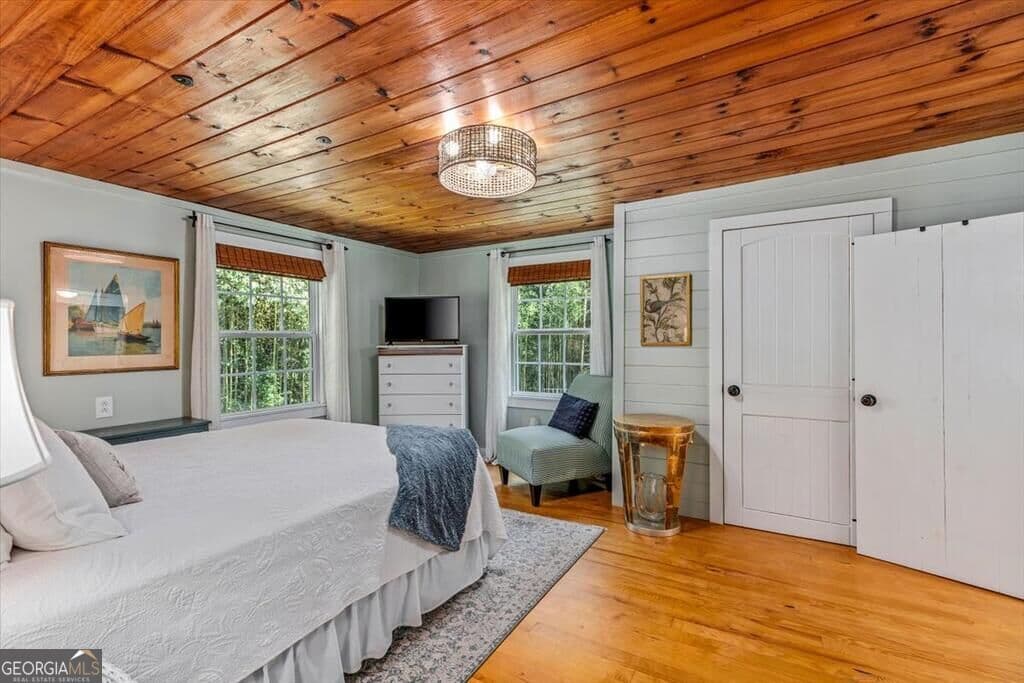 2 bedroom, 2 bathroom, 1,224 sq ft single family residence for sale at 325 Austin Street, Blue Ridge, GA 30513 — photo 7