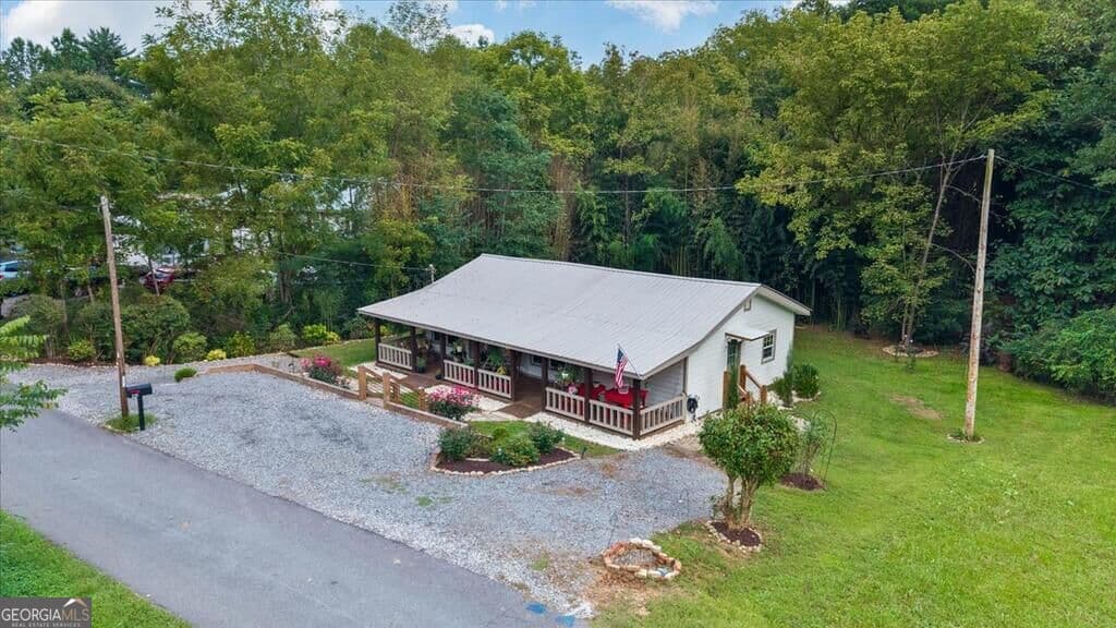 2 bedroom, 2 bathroom, 1,224 sq ft single family residence for sale at 325 Austin Street, Blue Ridge, GA 30513 — photo 3