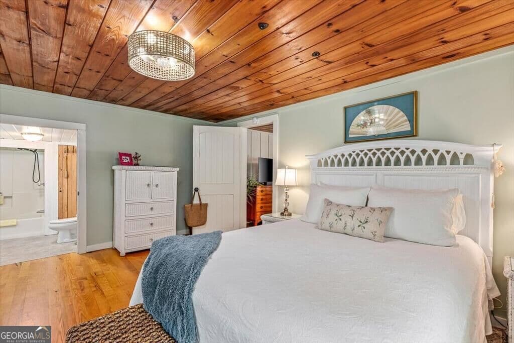 2 bedroom, 2 bathroom, 1,224 sq ft single family residence for sale at 325 Austin Street, Blue Ridge, GA 30513 — photo 9
