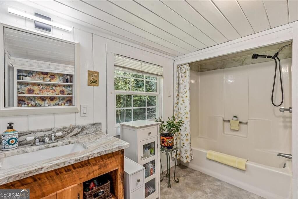 2 bedroom, 2 bathroom, 1,224 sq ft single family residence for sale at 325 Austin Street, Blue Ridge, GA 30513 — photo 10
