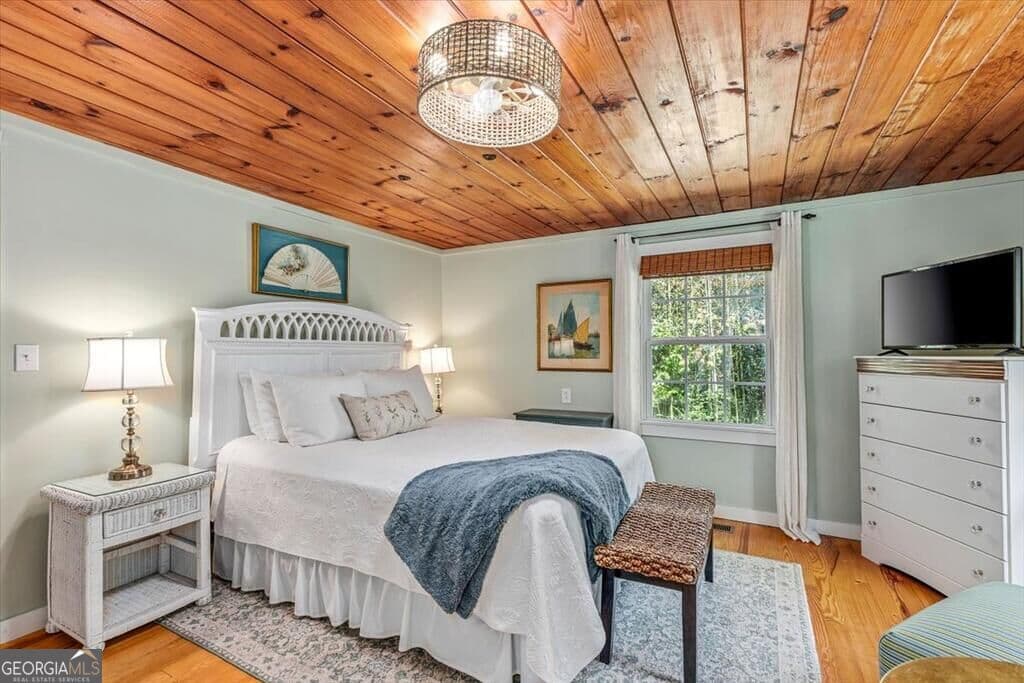 2 bedroom, 2 bathroom, 1,224 sq ft single family residence for sale at 325 Austin Street, Blue Ridge, GA 30513 — photo 8