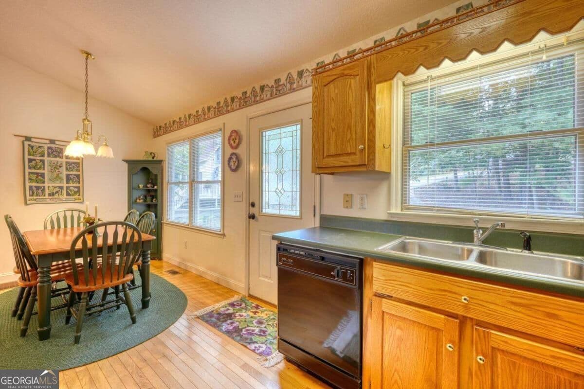 4 bedroom, 3 bathroom, 2,112 sq ft single family residence for sale at 103 M And M Place LOT #8 & 9, Blairsville, GA 30512 — photo 8