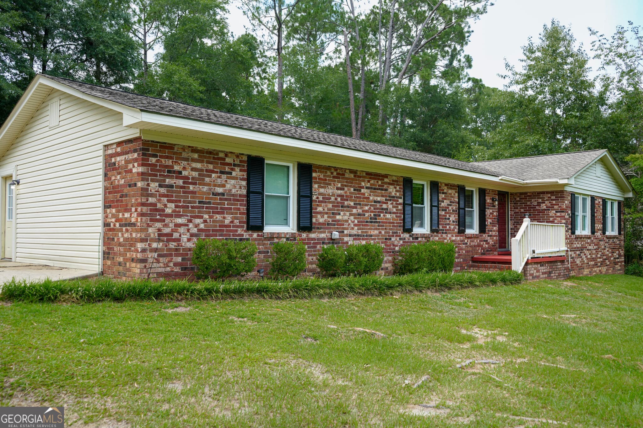 3 bedroom, 2 bathroom, 1,744 sq ft single family residence for rent at 307 Pinewood Drive, Dublin, GA 31021 for $1,550 a month — photo 2