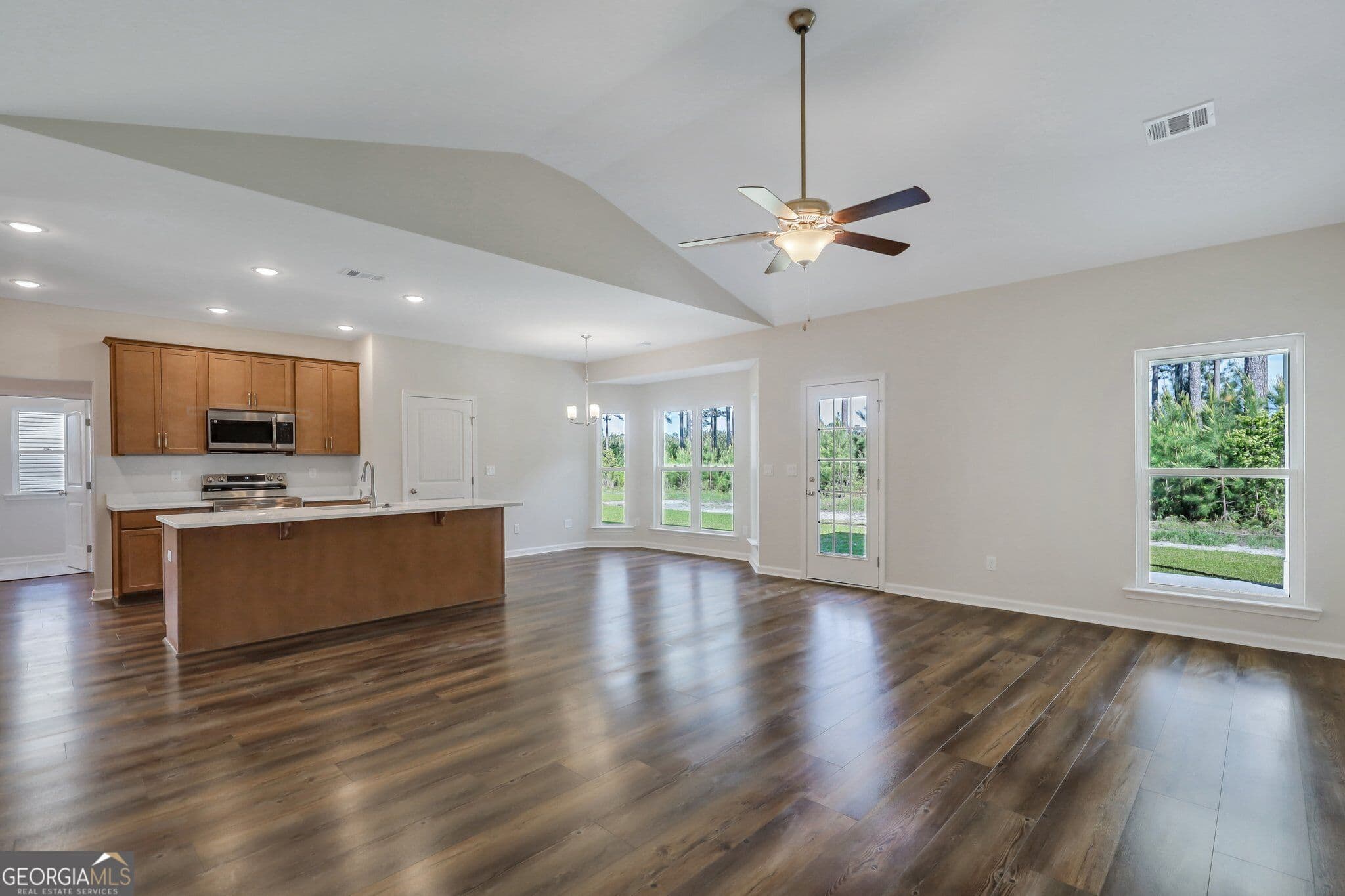 4 bedroom, 3 bathroom, 2,447 sq ft single family residence for sale at 128 Pioneer Way, Kingsland, GA 31548 — photo 7