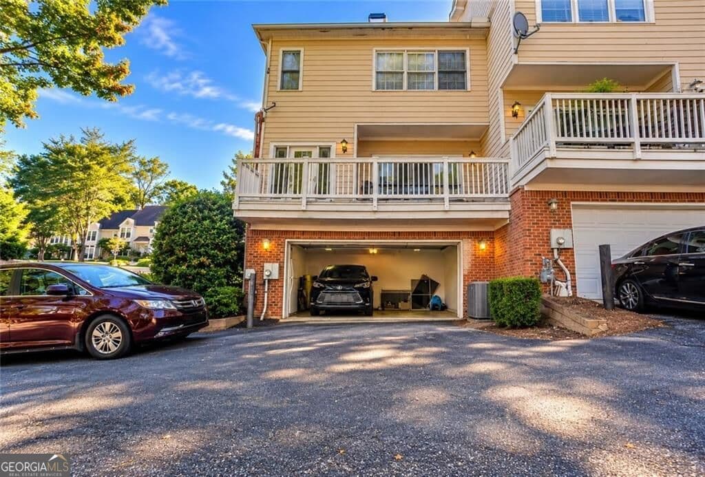 3 bedroom, 2.5 bathroom, 1,850 sq ft townhouse for sale at 8620 Hope Mews Court, Sandy Springs, GA 30350 — photo 2