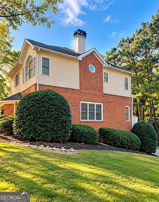 3 bedroom, 2.5 bathroom, 1,850 sq ft townhouse for sale at 8620 Hope Mews Court, Sandy Springs, GA 30350 — photo 3