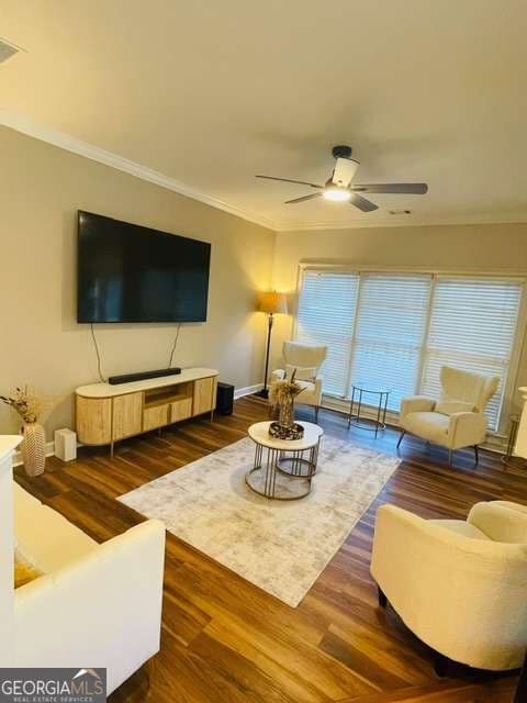 3 bedroom, 2.5 bathroom, 1,850 sq ft townhouse for sale at 8620 Hope Mews Court, Sandy Springs, GA 30350 — photo 4