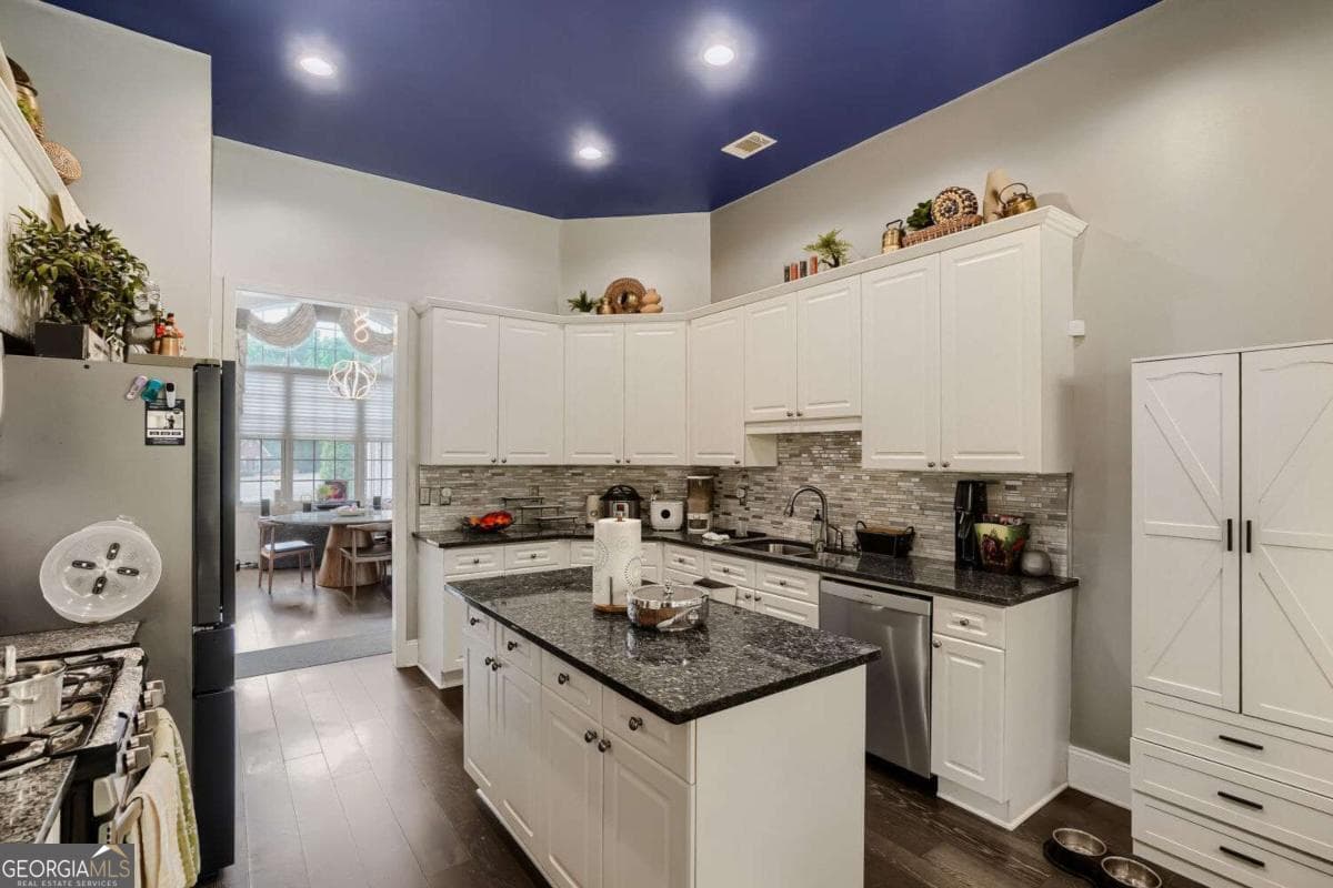 4 bedroom, 3 bathroom, 2,676 sq ft single family residence for sale at 3000 Barimore Place, Dacula, GA 30019 — photo 9