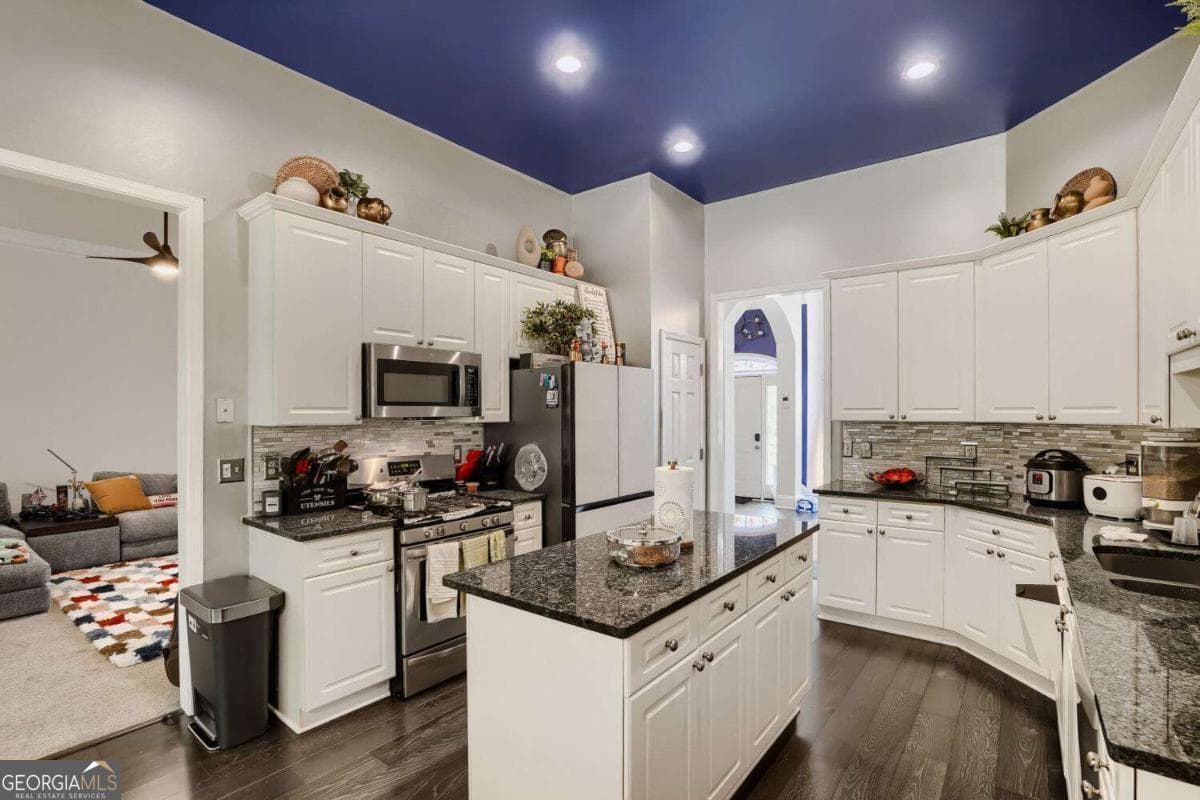 4 bedroom, 3 bathroom, 2,676 sq ft single family residence for sale at 3000 Barimore Place, Dacula, GA 30019 — photo 10