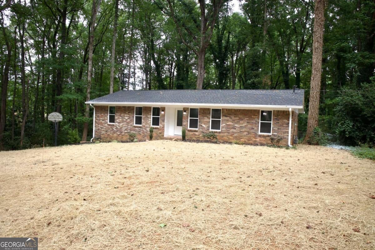 3 bedroom, 2 bathroom, 1,315 sq ft single family residence for sale at 3941 Canterbury Walk, Douglasville, GA 30135 — photo 2